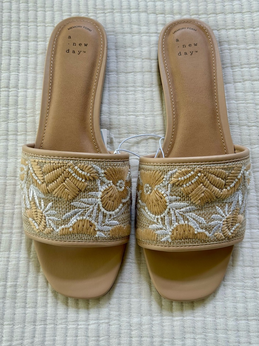 A New Day Elain Women’s Sandals Embroidered Raffia Beaded Florals Size 9 1/2 NWT
